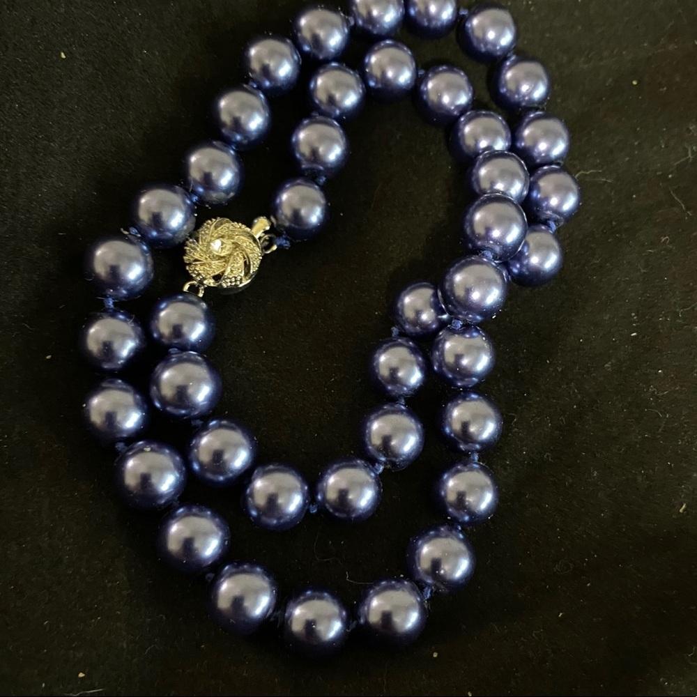 Navy 11MM Shell Pearl 18” Strand Rhinestone Clasp - Picture 3 of 7